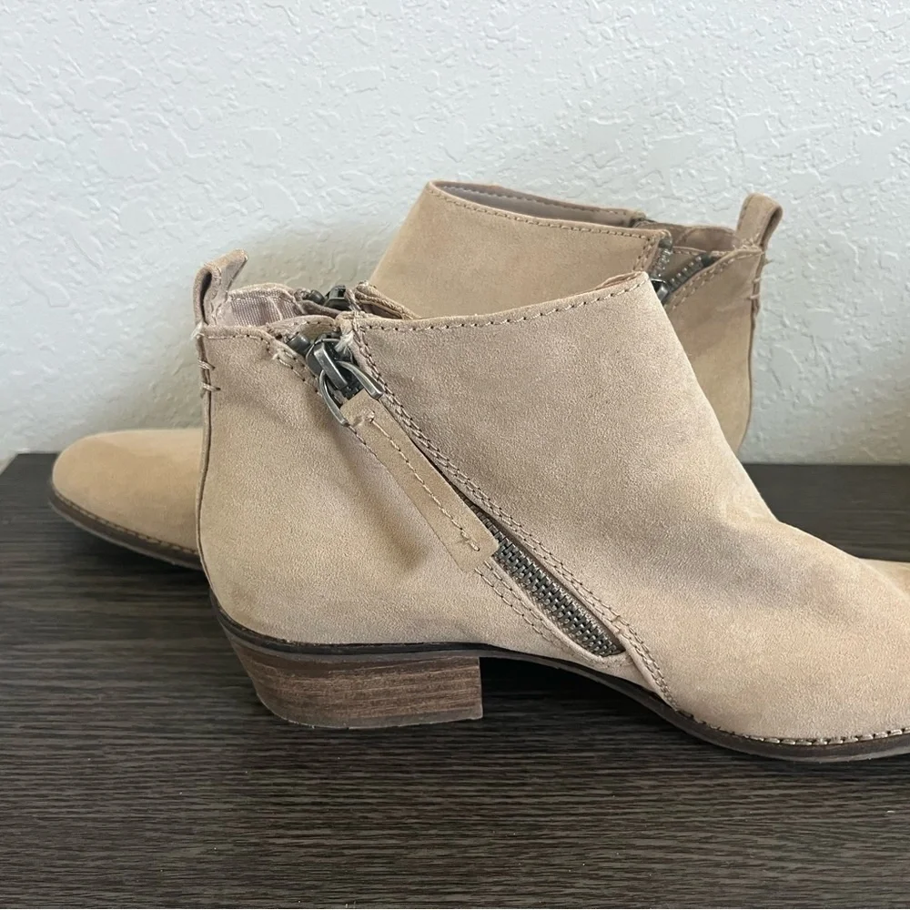 NWOT DV8 Women's Tan Zip Ankle‎ Western Boots, Size 10